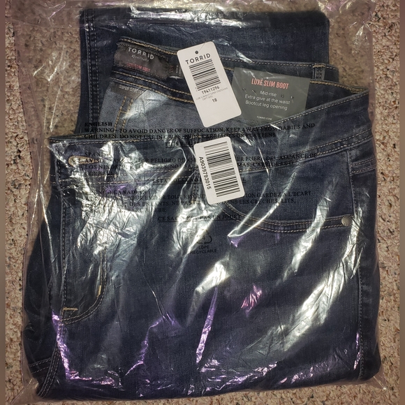 Torrid Luxe Slim Boot Super Stretch Mid-Rise Jean, New w/ tags - Picture 5 of 6